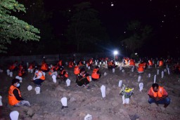 Pelanggar Protokol Kesehatan di Sidoarjo  Dihukum Berdoa di Makam