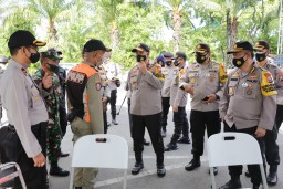 Wakapolda Jatim Tinjau Tiga Posko Yustisi Stasioner