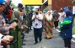 Polda Jatim Beri Penghormatan kepada Mantan Pangdam V Brawijaya