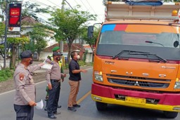 Polres Gresik Menyita 6.938 Identitas Warga karena Melanggar PPKM