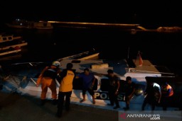 Satpolair Polres Baubau Evakuasi Korban Kecelakaan Kapal Terbalik