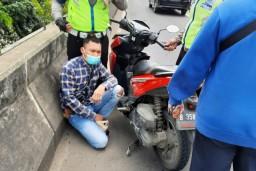 Pengendara Motor Ditangkap karena Membawa Sabu-sabu