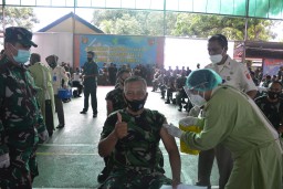 Korem 151/Binaiya Melaksanakan Vaksin Covid-19 Tahap Pertama
