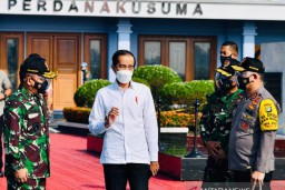Jokowi Tinjau Vaksinasi Massal di Bali