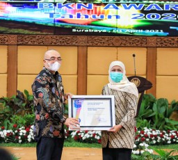 Pemprov Jatim  Terima Penghargaan BKN Award 2020 Untuk Dua Kategori