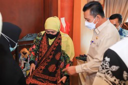 Khofifah Pimpin Misi Dagang Jatim di Kepulauan Riau
