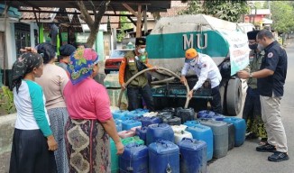 BPBD Jatim Gandeng LPBI NU Droping Air Bersih di Kab Pasuruan
