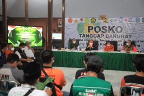 Khofifah Silaturahmi dengan  Relawan APG Semeru