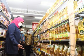 Gubernur Khofifah : Stock Aman,  Jangan Panic Buying, Beli Sesuai Keperluan