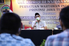 Buka UKW, Gus Yasin : Jangan Phobia dengan Wartawan