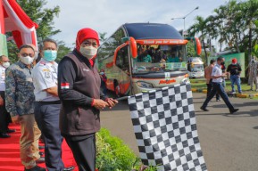 Gubernur Khofifah Berangkatkan Program Mudik Bareng Gratis