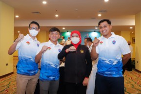 Gubernur Khofifah Lepas Kontingen Jatim Berlaga di SEA Games XXXI