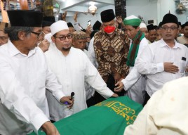 Ganjar : Mbah Dimyati Rois Ulama Panutan dan Pemberi Kesejukan