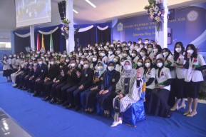 94 dokter baru Alumni FK UHT angkatan 93/ 2022 di ambil Sumpah