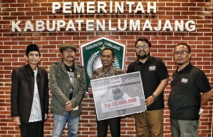 PFI Surabaya Serahkan Donasi untuk Korban Erupsi Semeru