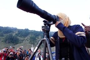 Gubernur Khofifah Ajak Fotografer Turut Promosikan Keindahan Bromo