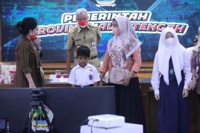Ganjar Dorong Pemerintah Pusat Kaji Ulang Penghapusan Honorer