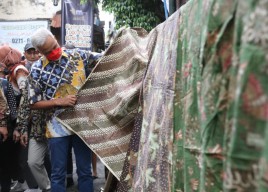 Ganjar Dorong Pengembangan Kampung Wisata Batik Kauman