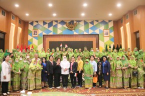 Perempuan Pendidik Pertama dan Utama Bagi Putra-Putrinya