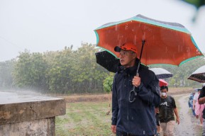 Tinjau Jembatan Rusak, Ganjar Akan Segera Selesaikan