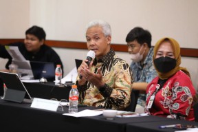Ganjar : Mau Terbuka, Harus Buka Aduan di Medsos