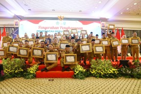 Pemprov Jatim Terima Penghargaan dari Menkeu RI