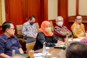 Gubernur Khofifah Tetapkan Kenaikan UMP Jatim 2023 Sebesar  7,8%