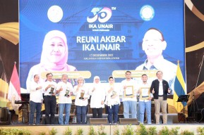 Gubernur Khofifah Ajak Alumni Unair Jadi Ujung Tombak Game Changer