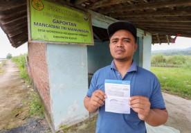 Pemprov Jateng Serahkan Asuransi Usaha Tani Padi bagi Petani