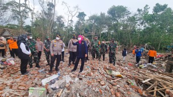 Gubernur, Kapolda dan Pangdam Jenguk Korban dan Tinjau Lokasi Ledakan Petasan di Blitar