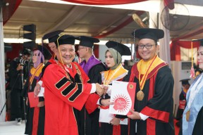Wisuda ke-126 Untag Surabaya Luluskan 1.044 Wisudawan