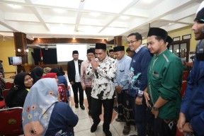 Gus Yasin Ajak Santri Muda Kreatif Menulis untuk Syiar Agama