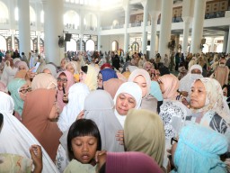 Gubernur Khofifah Bersyukur Suasana Idul Fitri Berlangsung Aman, Kondusif dan Hidmah