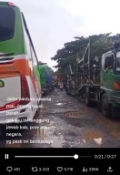 Netizen Minta Jokowi Cek Jalanan Jateng yang Rusak: Gubernurnya Sibuk Jogging