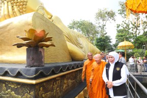Gubernur Khofifah : Waisak Jadi Pijakan Bangun Nilai Luhur Persaudaraan Kebangsaan