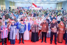 Gubernur Khofifah Ajak Masyarakat Bengkulu Nyanyikan Lagu Bendera