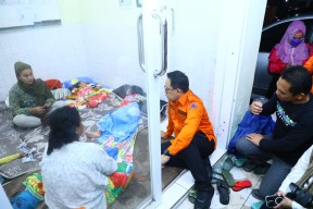Gubernur di LumajangSalurkan Bantuan Serta Kirim TRC dan Tagana