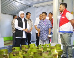 Tinjau Agen dan Pangkalan Elpiji 3 Kg, Gubernur Khofifah: Stok di Jatim Aman dan Distribusi Lancar