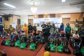 Australia Bantu Disabilitas Jateng 340 Kursi Roda, Ganjar : Itu Bukti Rasa Kemanusiaan
