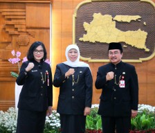 Gubernur Khofifah: Terima Kasih Prof Joni Atas Seluruh Dedikasi untuk Kemajuan Kesehatan Jatim