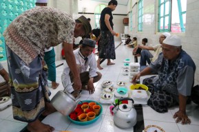 Kopi Arab Rempah, Minuman Takjil Ramadan di Masjid Layur Semarang