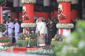 Upacara Hardiknas 2024, Pj Gubernur Adhy: Penerapan Merdeka Belajar Buahkan Prestasi Siswa Jatim yang Gemilang