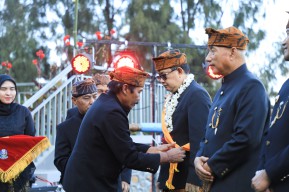 Pj. Gubernur Jawa Timur Adhy Karyono Dikukuhkan Sebagai Warga Kehormatan Suku Tengger