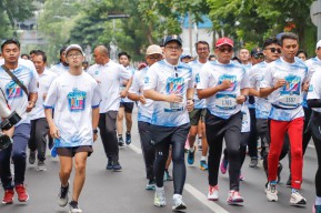 Berita: Penjabat Gubernur Jawa Timur Adhy Karyono Semarakkan PLN Mobile Color Run 2024 di Surabaya