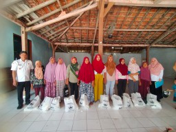 Dishanpan Jateng Berkomitmen Salurkan Bantuan Pangan ke 1.100 Rumah Tangga Miskin