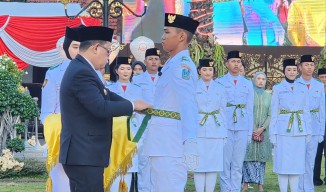 Pj. Gubernur Jatim Kukuhkan 76 Anggota Paskibraka Provinsi Jawa Timur 2024