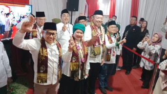 Pasangan Luluk Nur Hamidah dan Lukmanul Khakim Resmi Daftar ke KPU Jatim Sebagai Calon Gubernur dan Wakil Gubernur 2024-2029