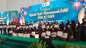 Pj. Gubernur Jatim Hadiri Peringatan Maulid Nabi Muhammad SAW 1446 H di Islamic Center Surabaya