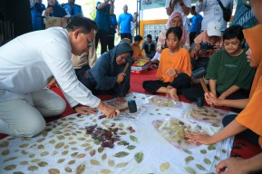 Pj Gubernur Jatim Adhy Karyono Tinjau UPT Rehabilitasi Sosial Bina Grahita Tuban, Apresiasi Keterampilan Para Penghuni