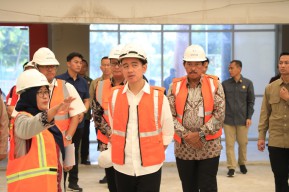 Wapres Gibran dan Pj Gubernur Jateng Tinjau Proyek Revitalisasi GOR Manahan Surakarta
